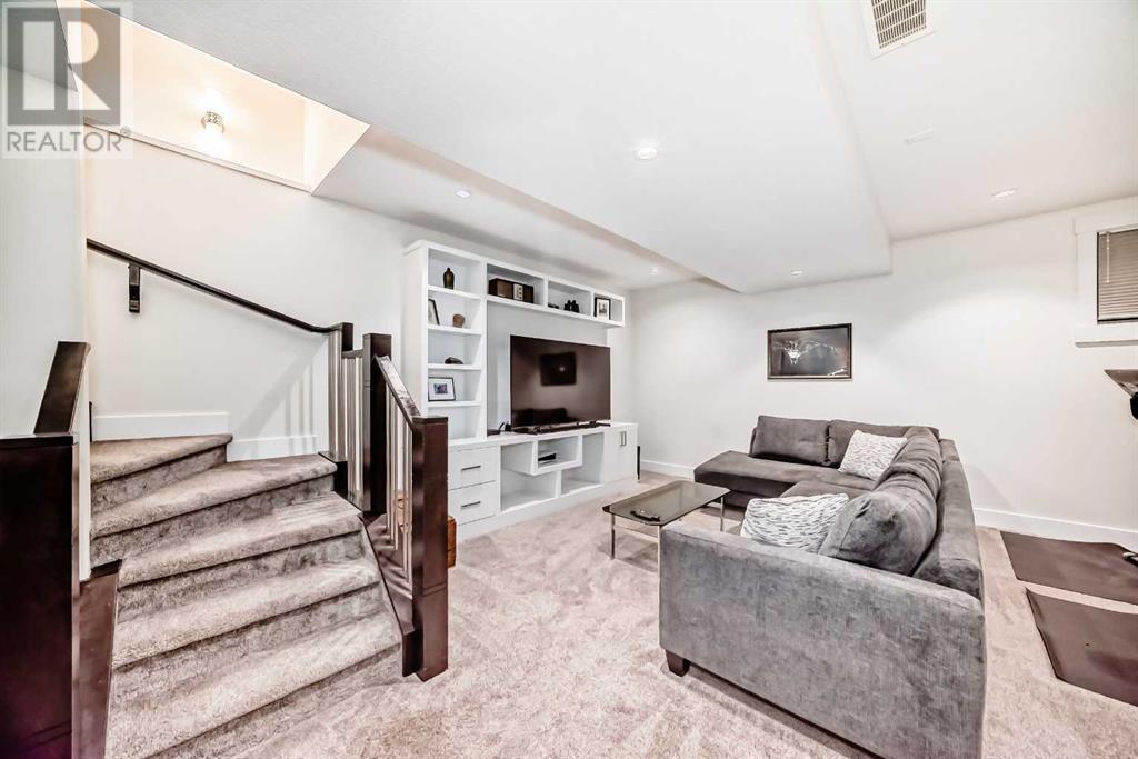 Single Family House for Sale in   Avenue NE Tuxedo Park Calgary 