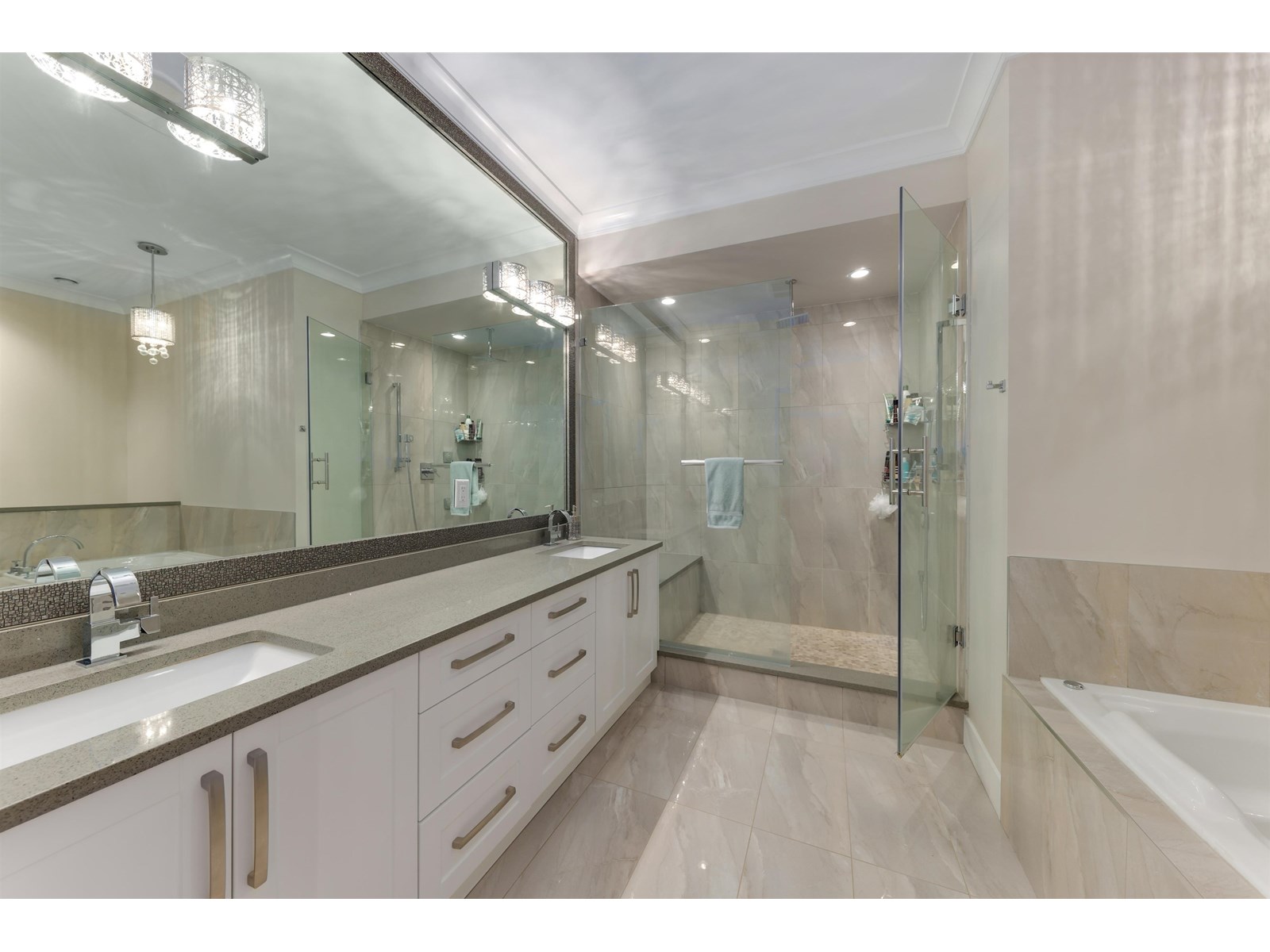 Photo 14 of 15661 76 A Avenue, Surrey BC
