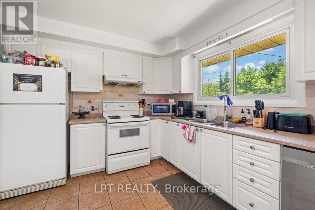 Photo 34 of 14 Herchmer Crescent, Kingston ON