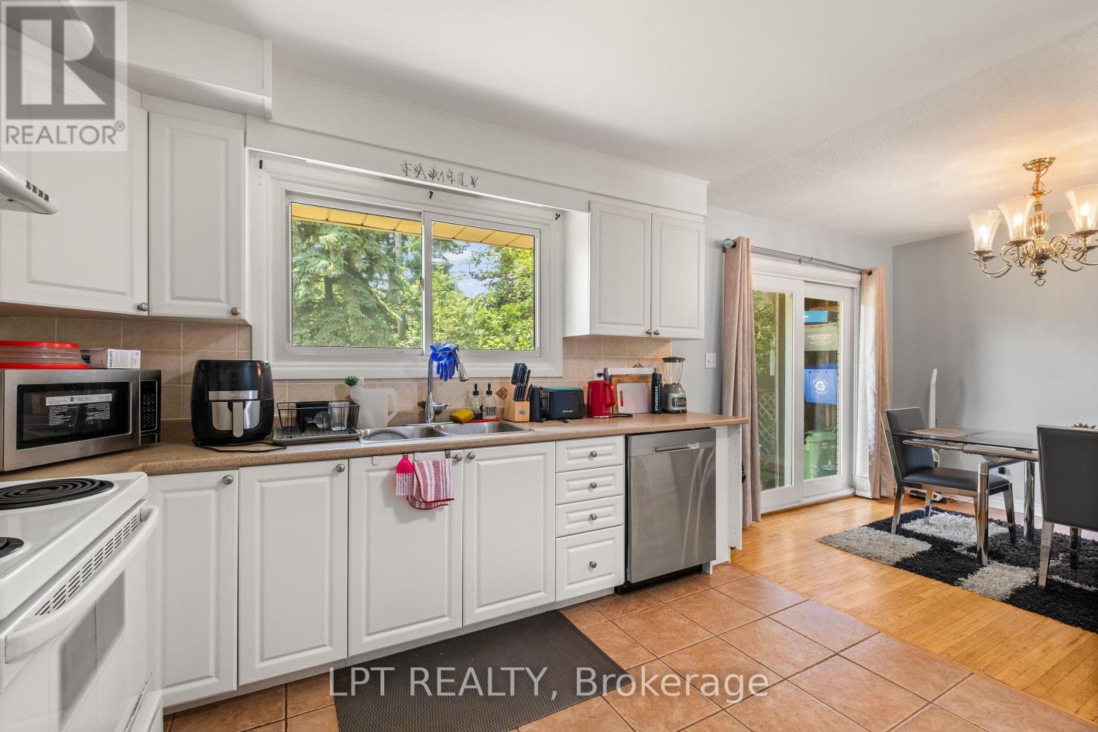 Photo 28 of 14 Herchmer Crescent, Kingston ON