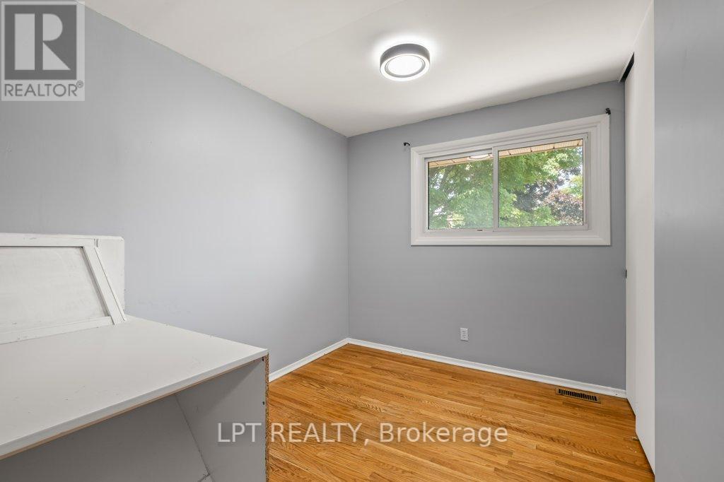 Photo 8 of 14 Herchmer Crescent, Kingston ON