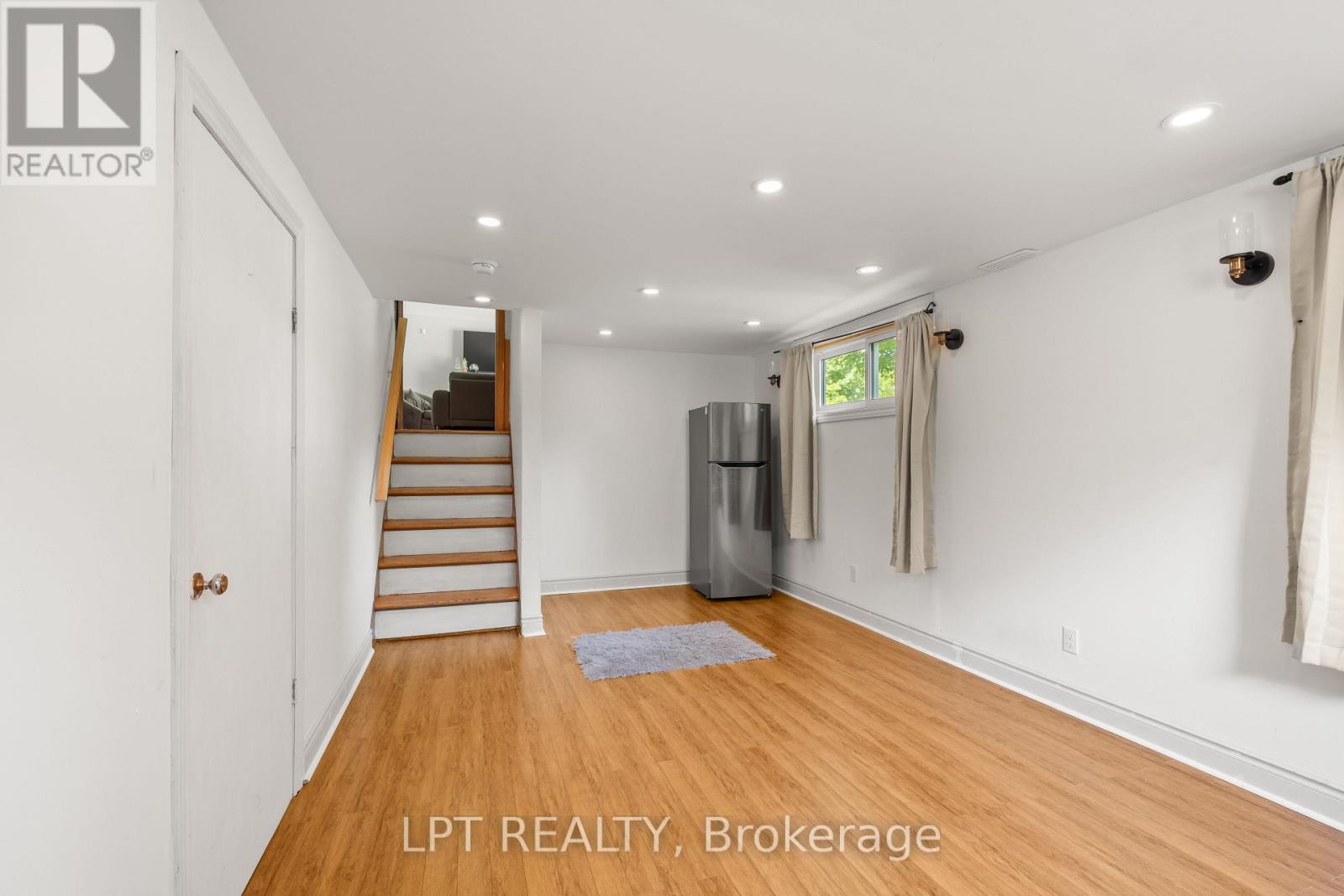 Photo 15 of 14 Herchmer Crescent, Kingston ON