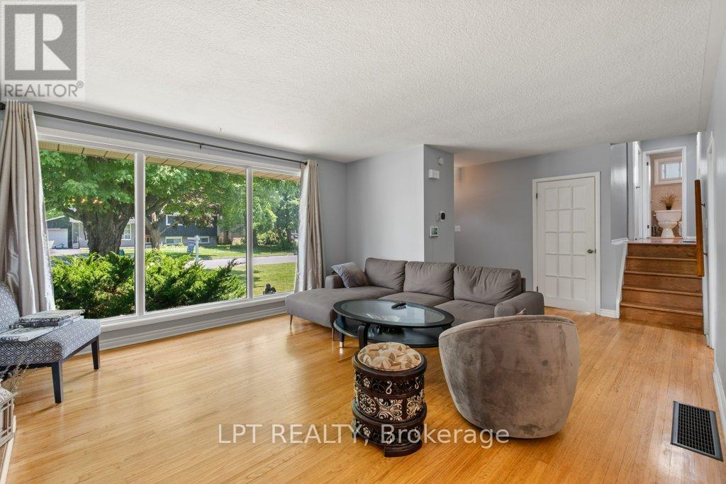 Photo 12 of 14 Herchmer Crescent, Kingston ON
