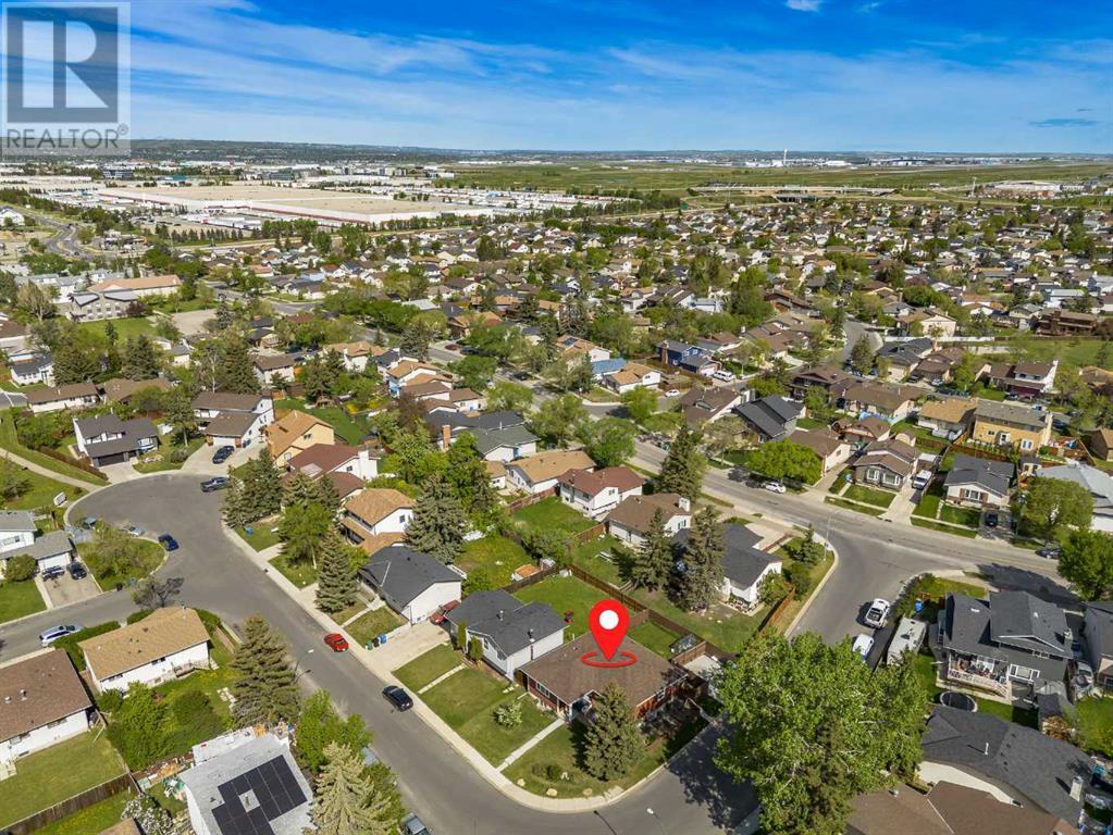 4 Whitefield Close NE, Calgary, Alberta