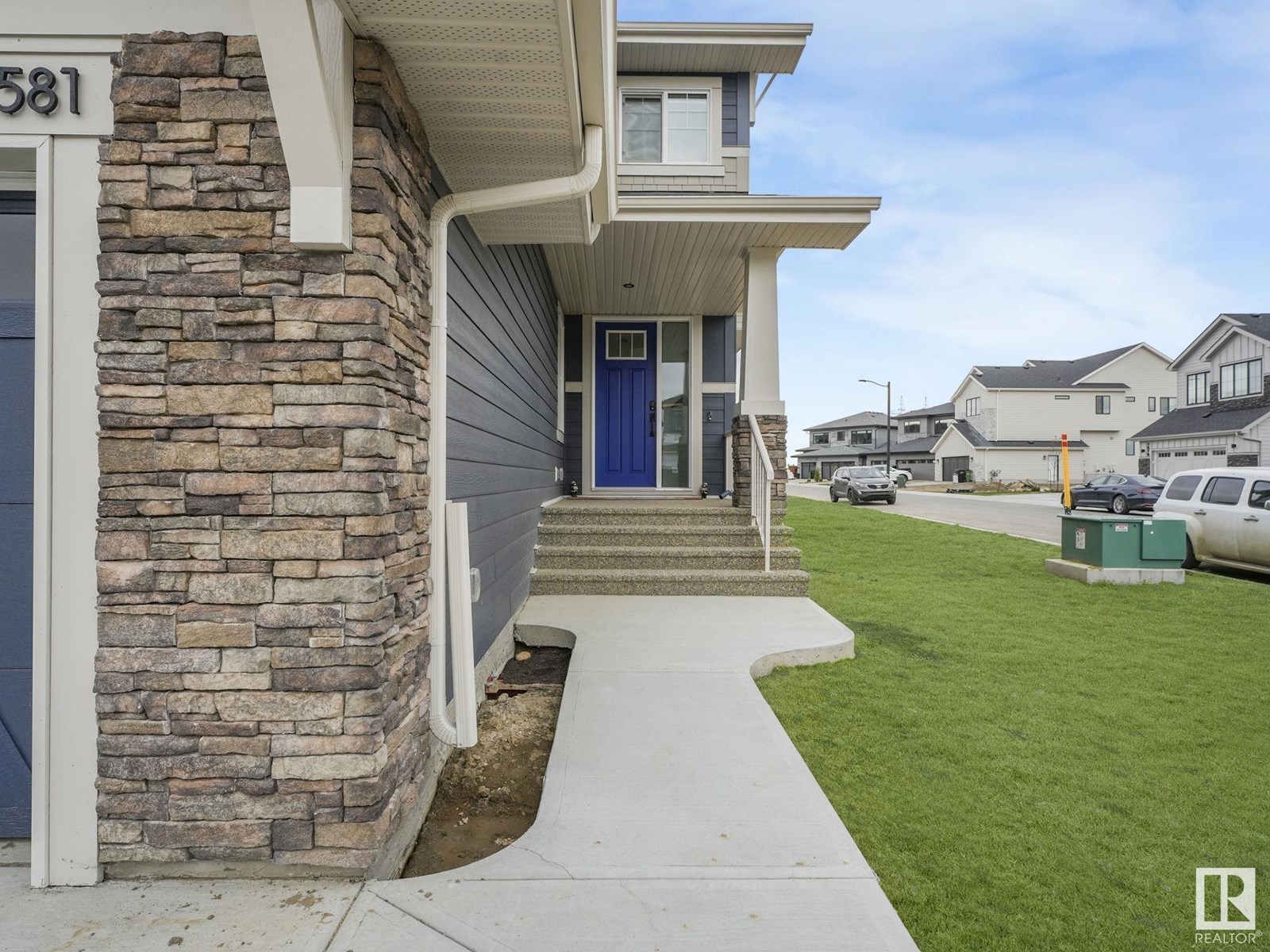 Photo 3 of 1581 Howes Pl Sw, Edmonton AB
