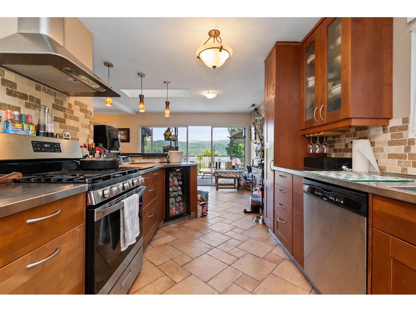 9380 HAYWARD STREET, Mission