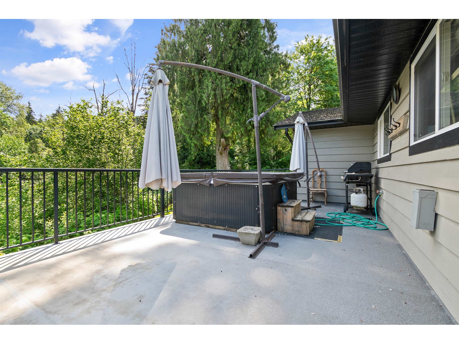 9380 HAYWARD STREET, Mission
