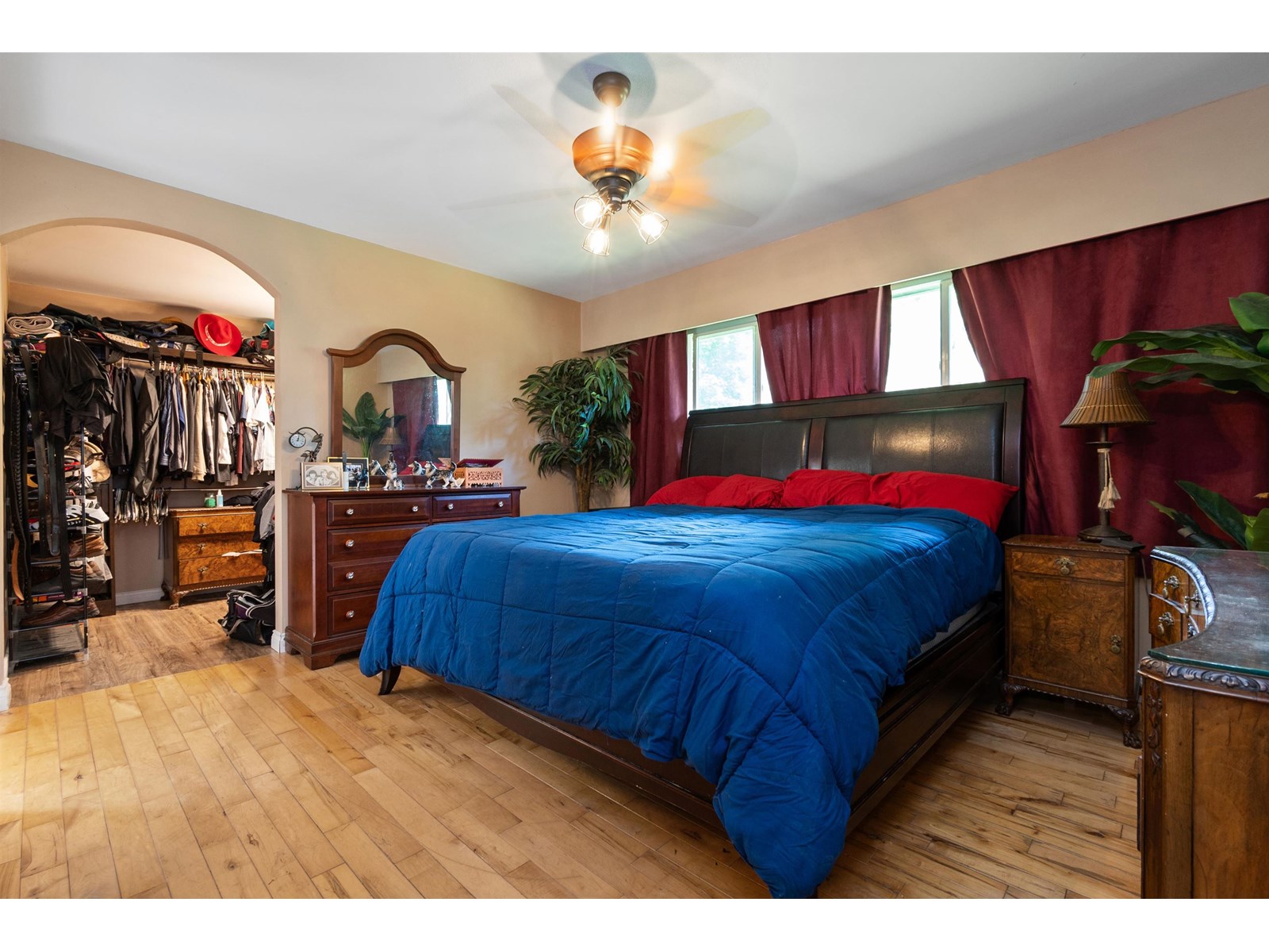 9380 HAYWARD STREET, Mission