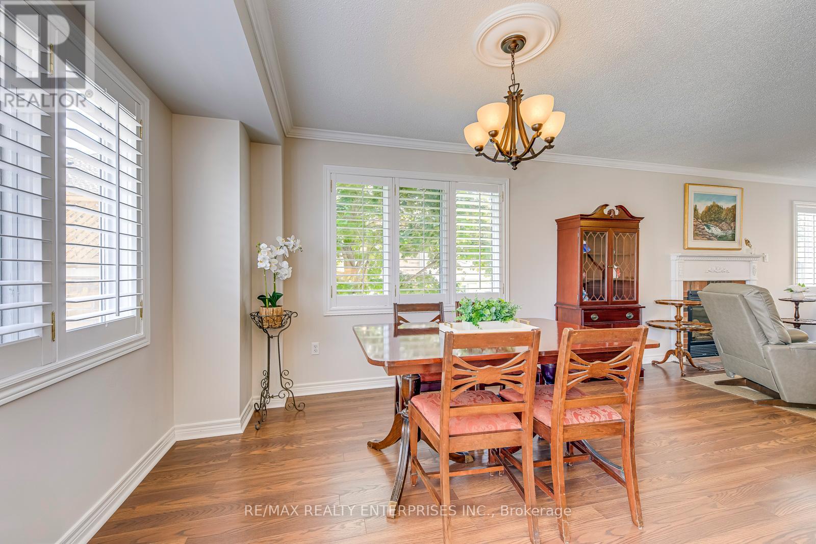 Photo 11 of 25 5658 Glen Erin Drive, Mississauga ON