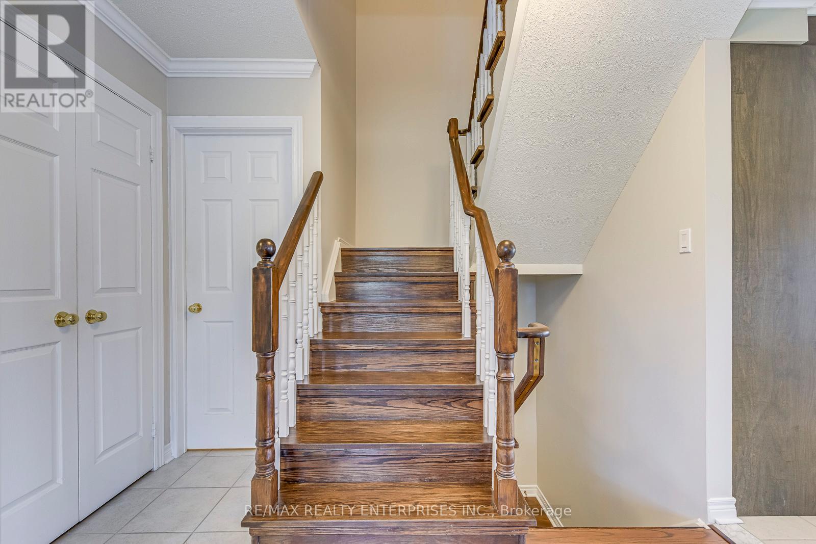 Photo 19 of 25 5658 Glen Erin Drive, Mississauga ON