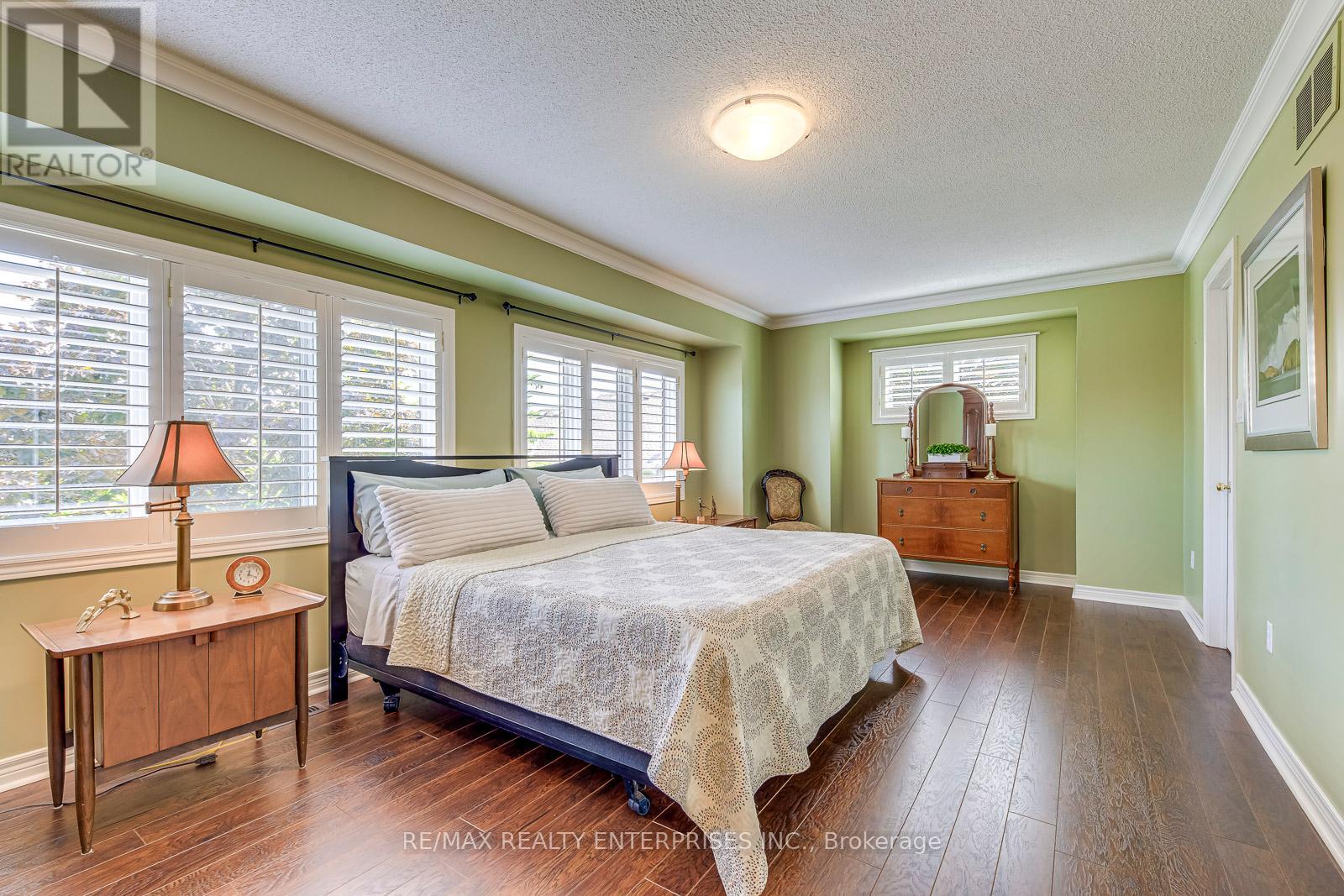 Photo 22 of 25 5658 Glen Erin Drive, Mississauga ON