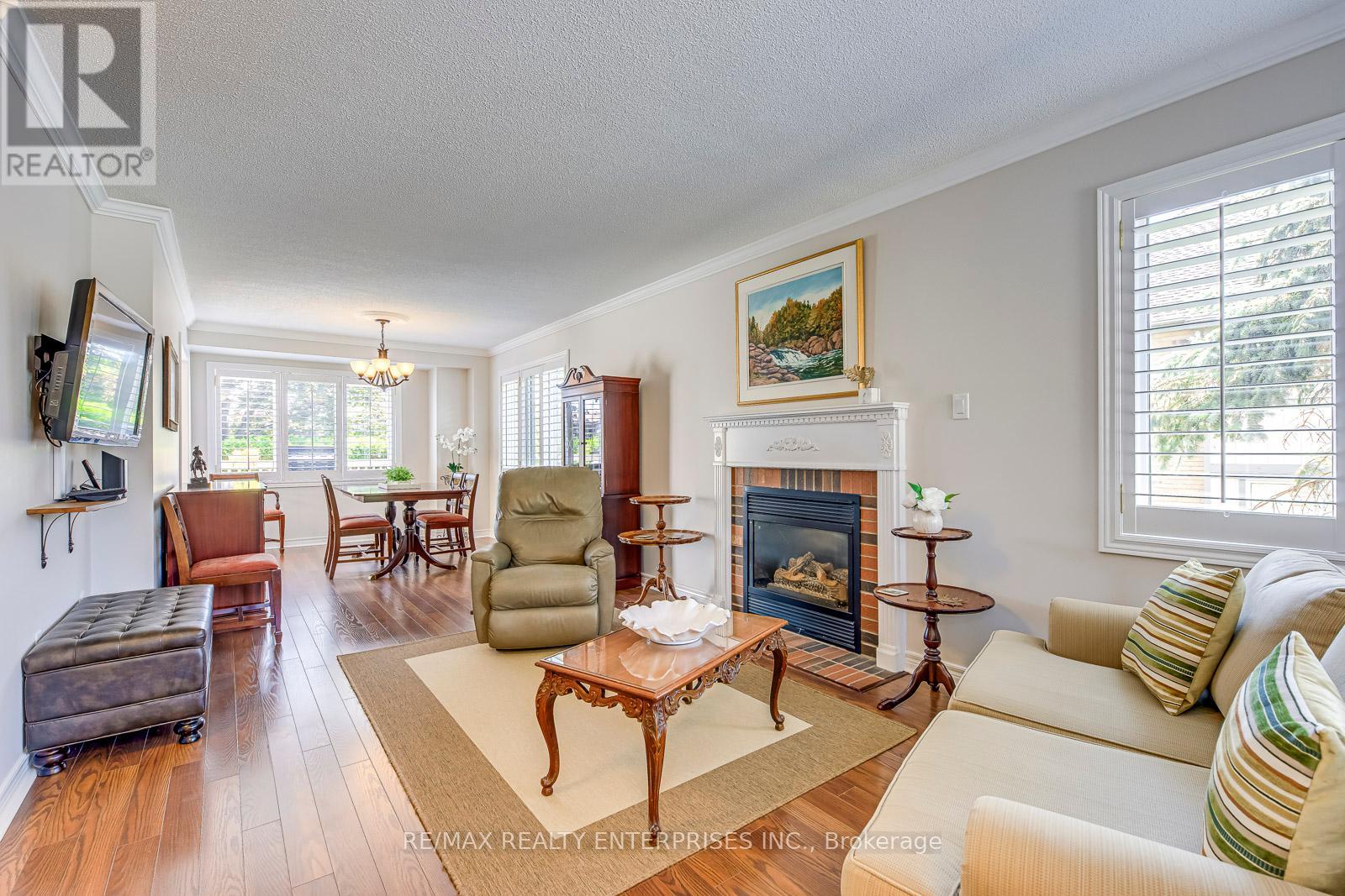 Photo 5 of 25 5658 Glen Erin Drive, Mississauga ON