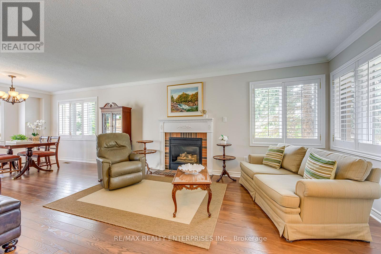 Photo 7 of 25 5658 Glen Erin Drive, Mississauga ON