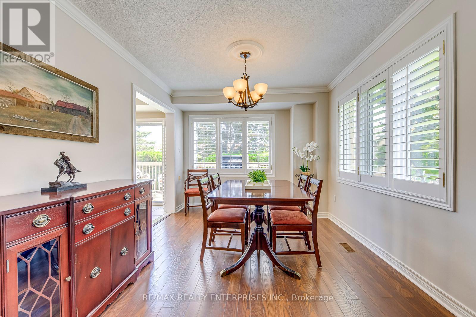 Photo 9 of 25 5658 Glen Erin Drive, Mississauga ON