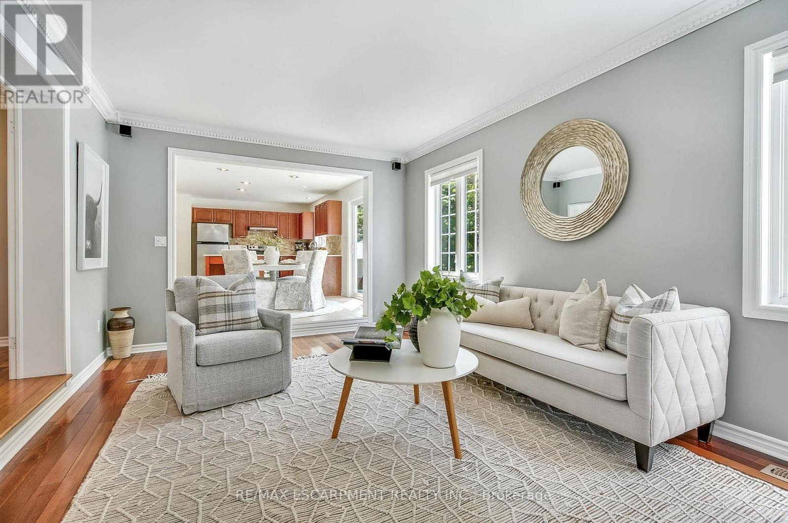 Photo 10 of 9 Valley Ridge Lane, Hamilton ON