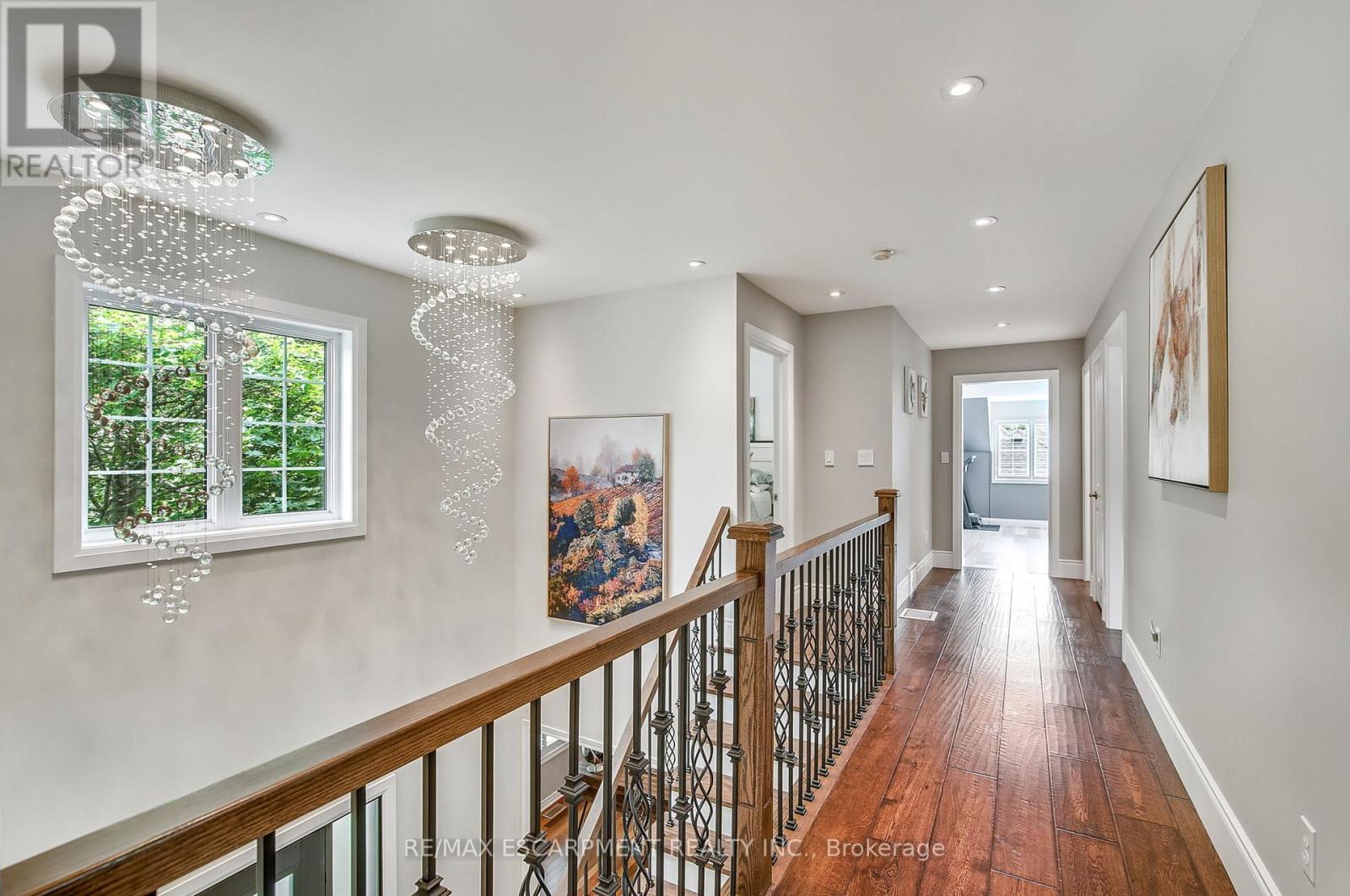 Photo 16 of 9 Valley Ridge Lane, Hamilton ON