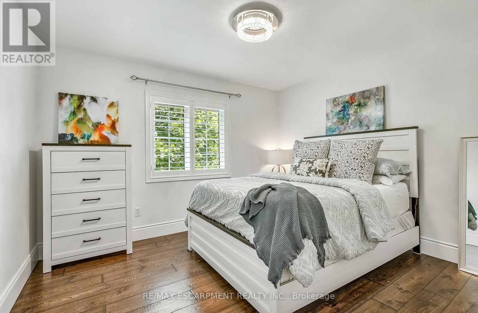 Photo 17 of 9 Valley Ridge Lane, Hamilton ON