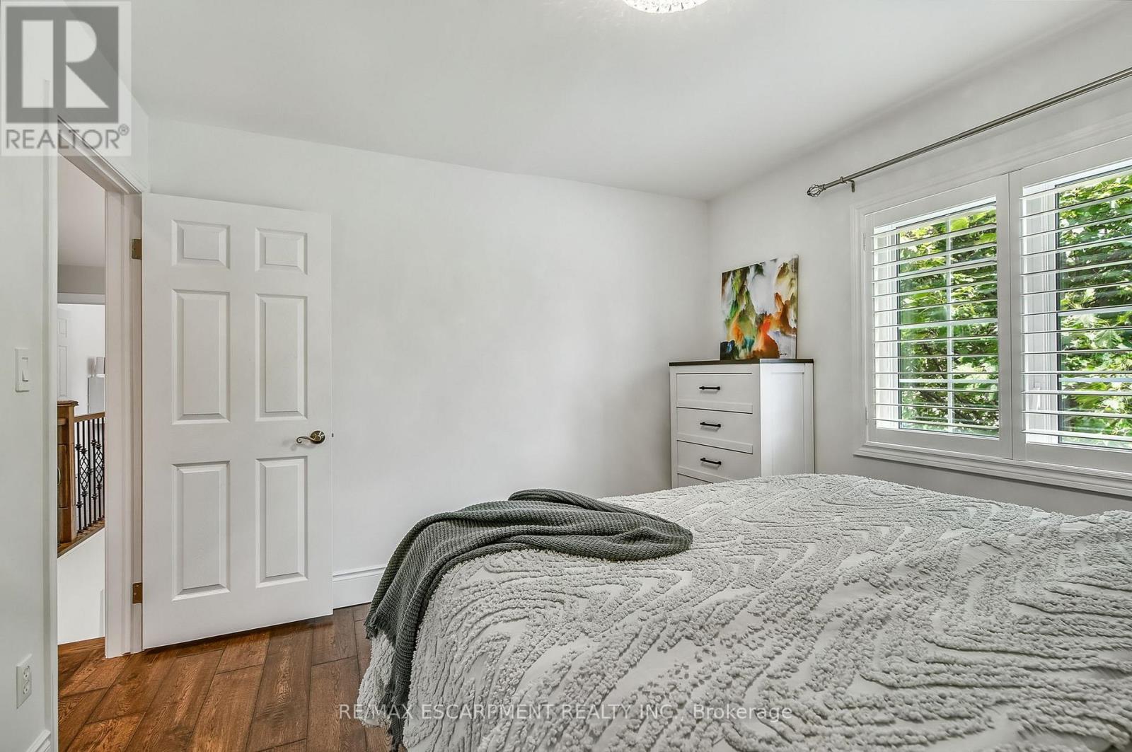 Photo 18 of 9 Valley Ridge Lane, Hamilton ON
