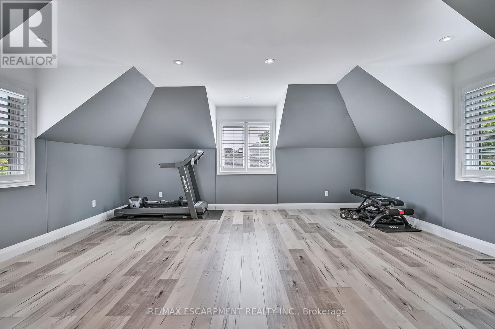 Photo 19 of 9 Valley Ridge Lane, Hamilton ON
