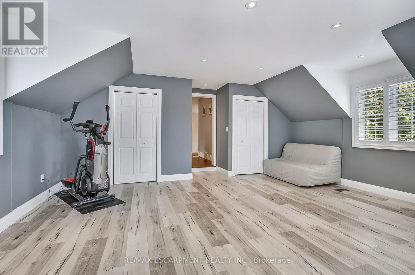 Photo 20 of 9 Valley Ridge Lane, Hamilton ON