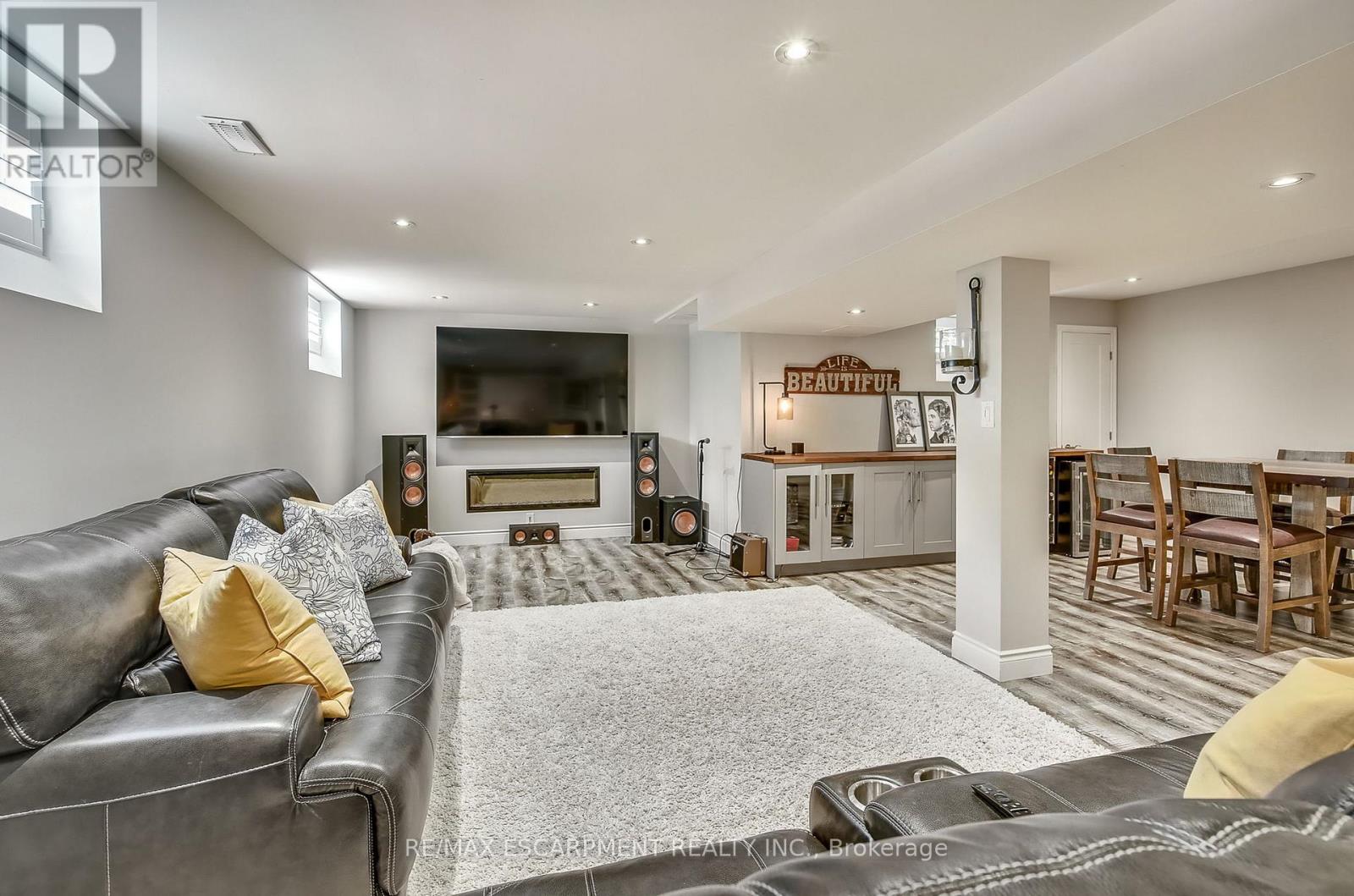 Photo 32 of 9 Valley Ridge Lane, Hamilton ON