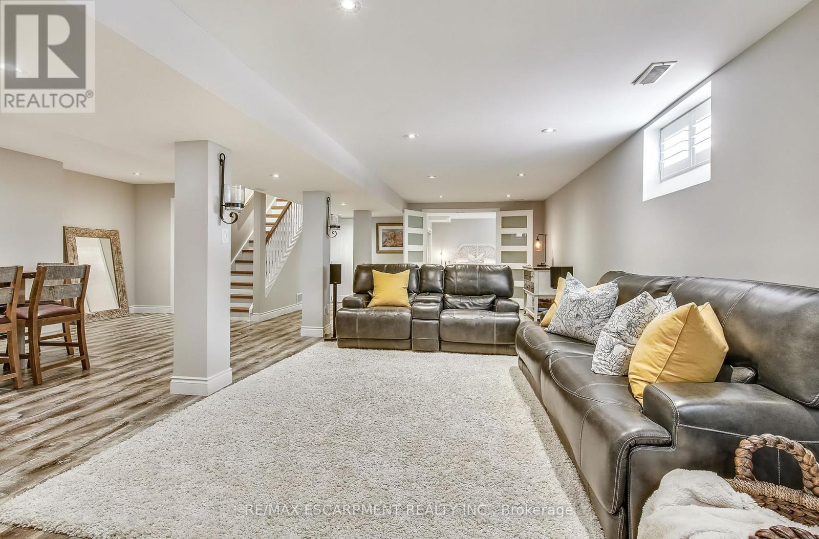Photo 33 of 9 Valley Ridge Lane, Hamilton ON