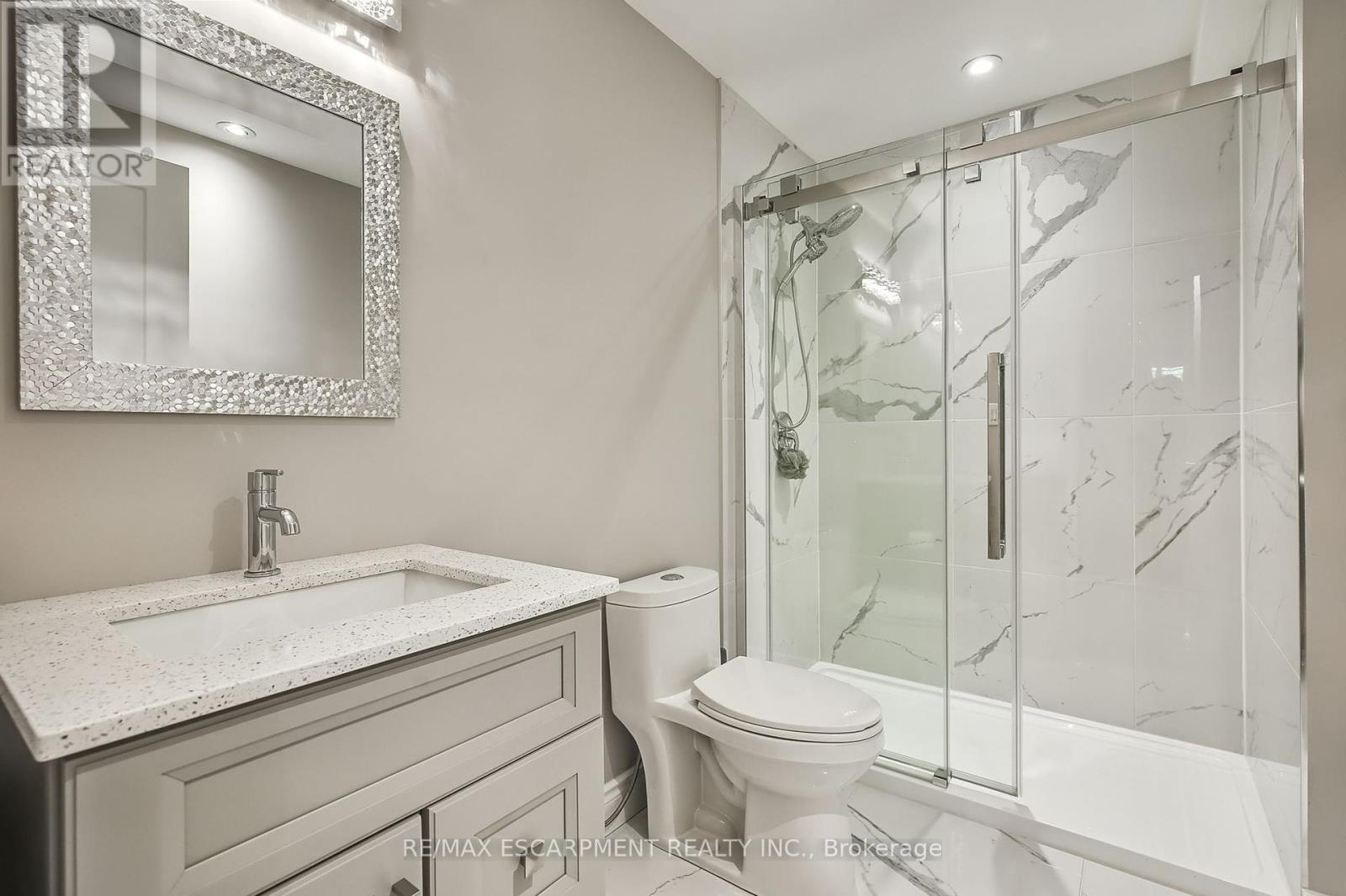 Photo 34 of 9 Valley Ridge Lane, Hamilton ON