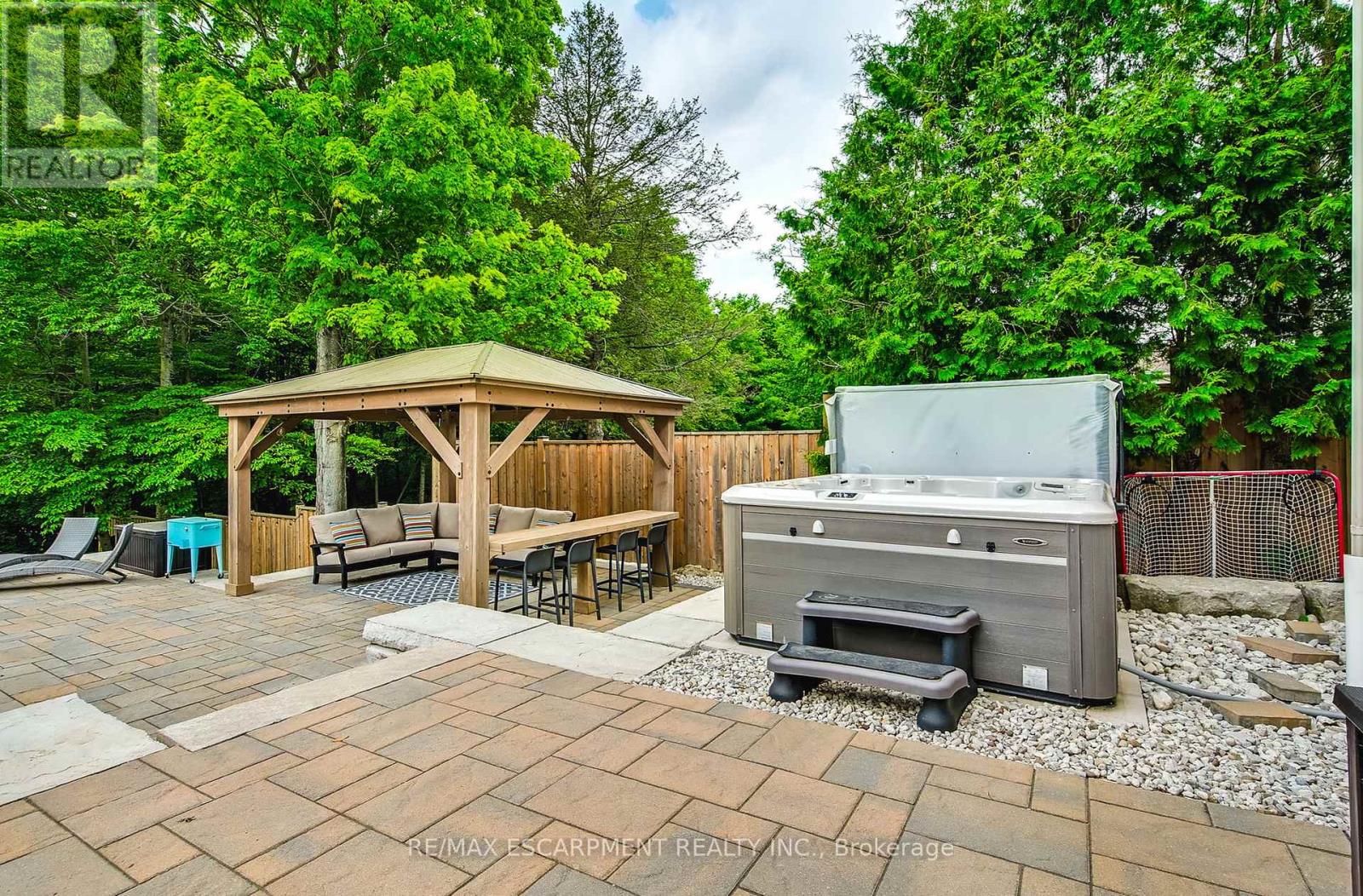 Photo 38 of 9 Valley Ridge Lane, Hamilton ON
