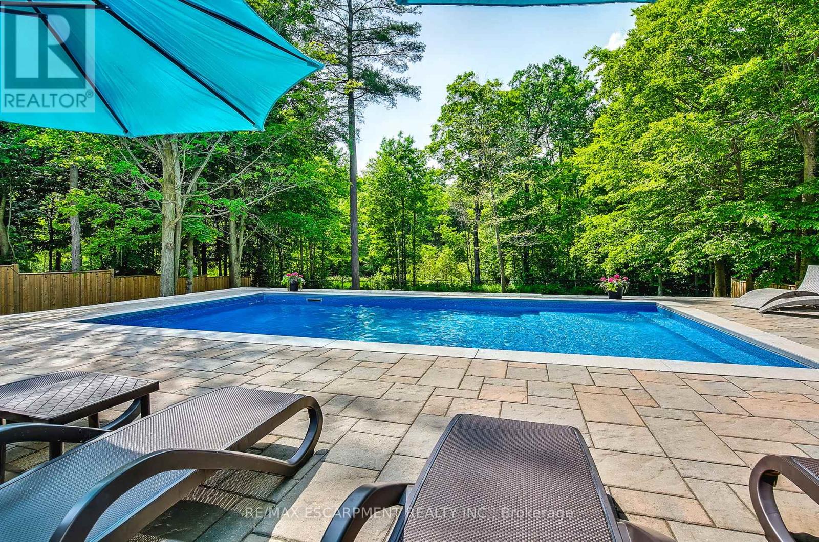 Photo 45 of 9 Valley Ridge Lane, Hamilton ON