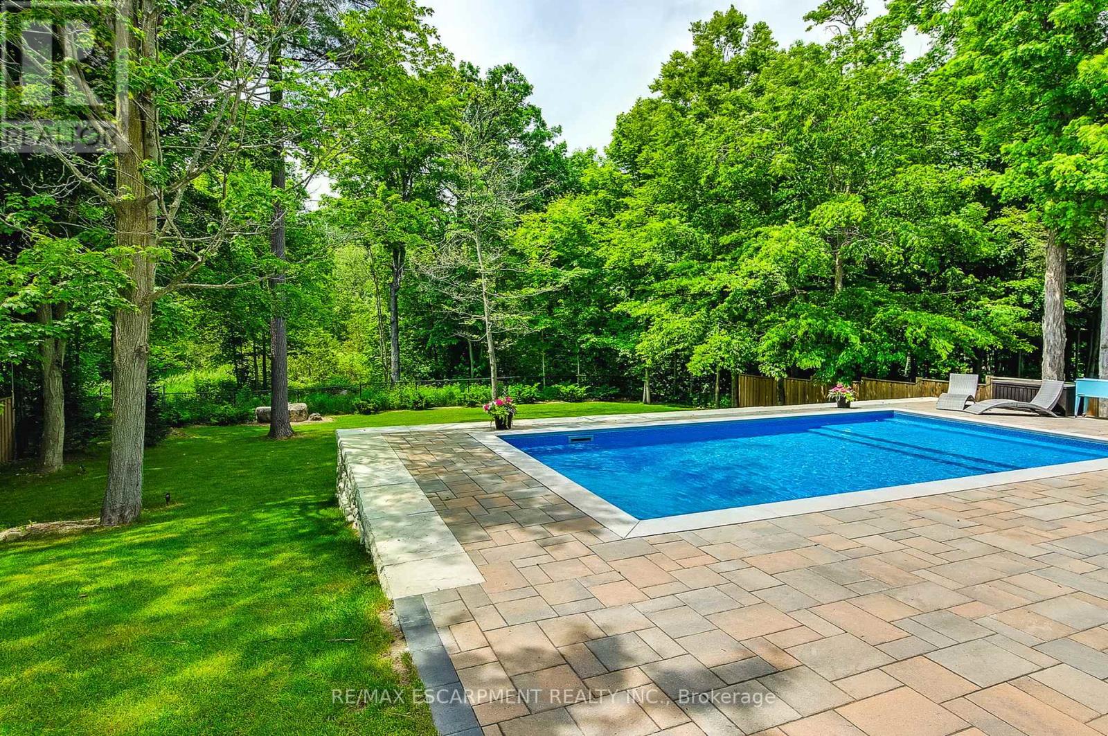 Photo 46 of 9 Valley Ridge Lane, Hamilton ON