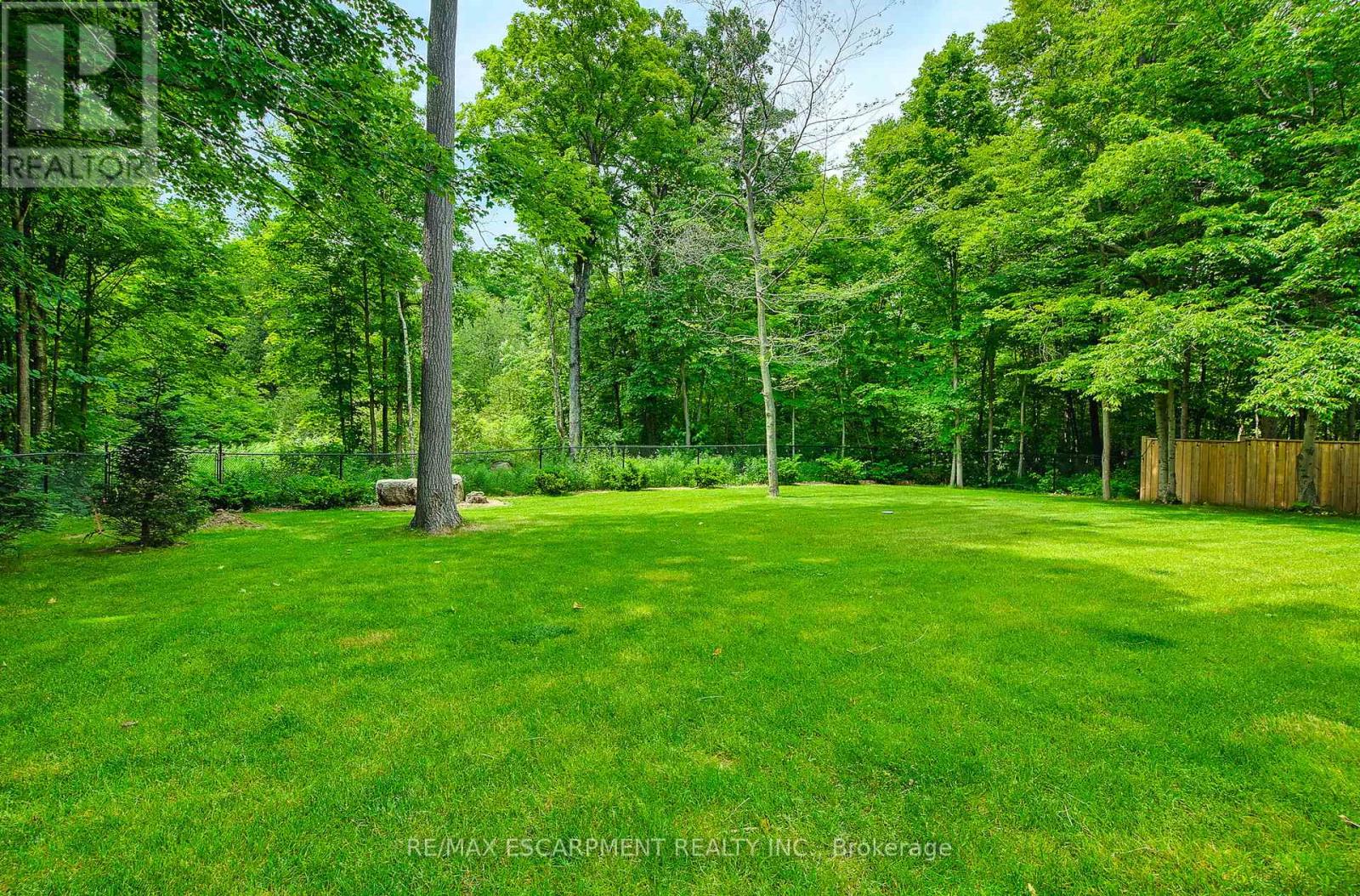 Photo 47 of 9 Valley Ridge Lane, Hamilton ON