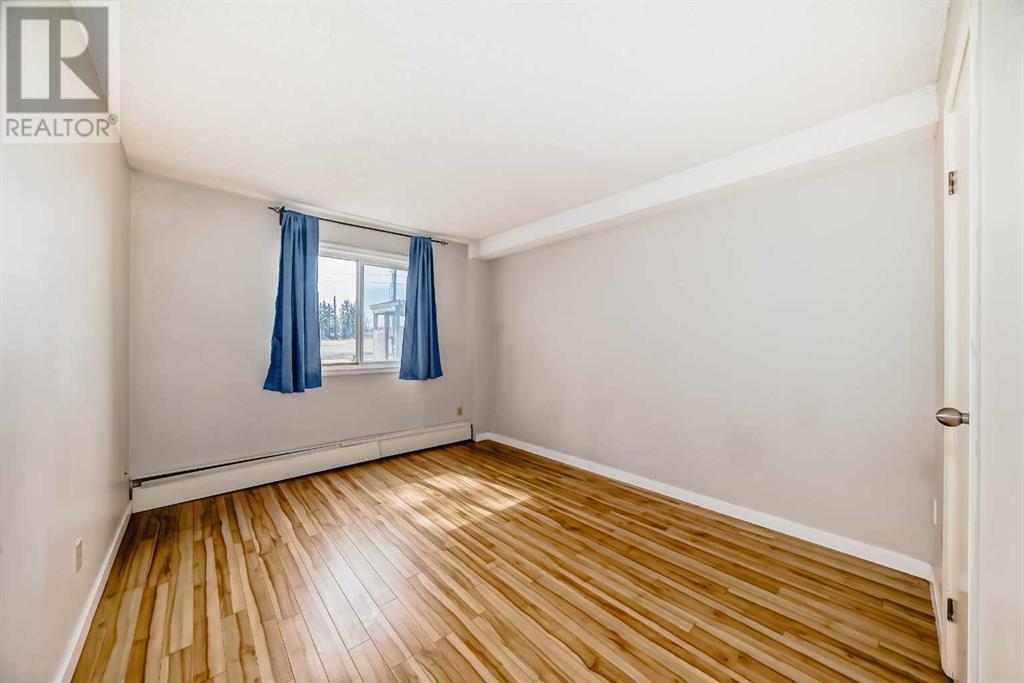 Single Family House for Sale in   Southampton Drive SW Southwood Calgary 