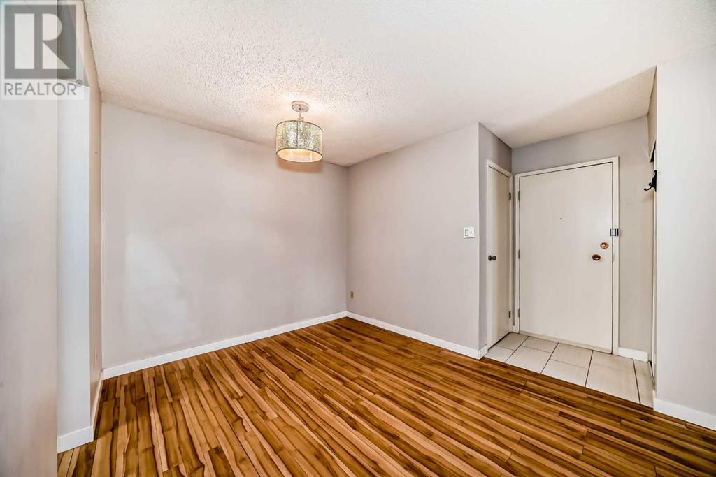 Single Family House for Sale in   Southampton Drive SW Southwood Calgary 