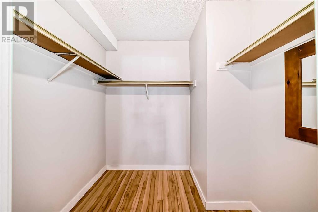 Single Family House for Sale in   Southampton Drive SW Southwood Calgary 