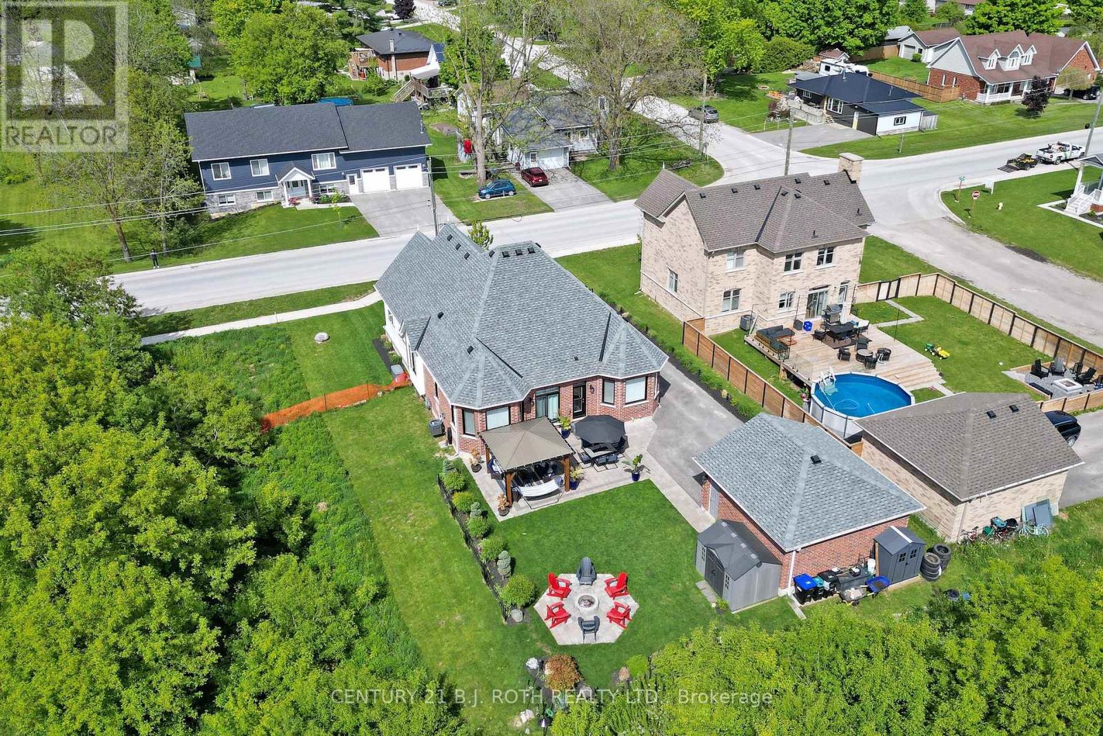 Photo 36 of 157 Mary Street, Clearview ON