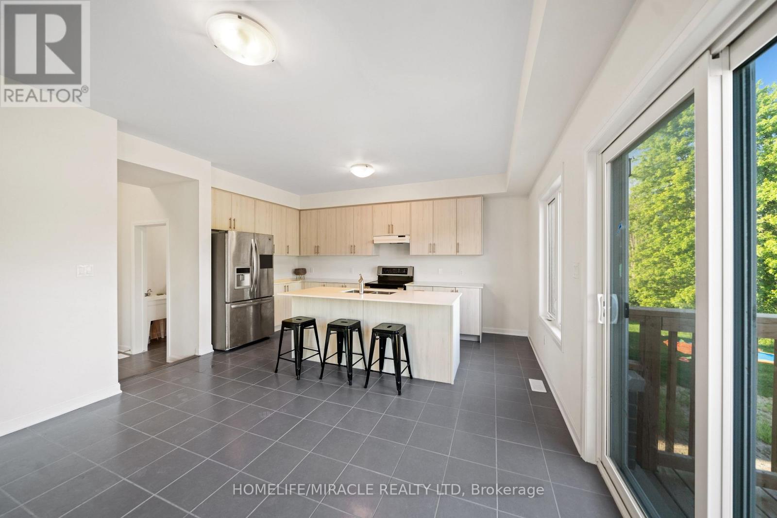 Photo 15 of 54 Oakmont Drive, Loyalist ON