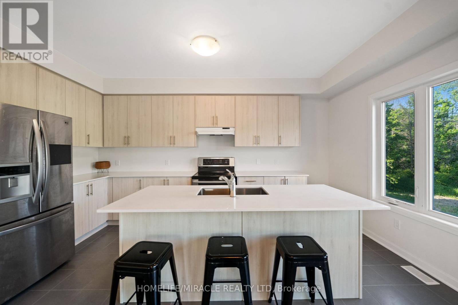 Photo 19 of 54 Oakmont Drive, Loyalist ON