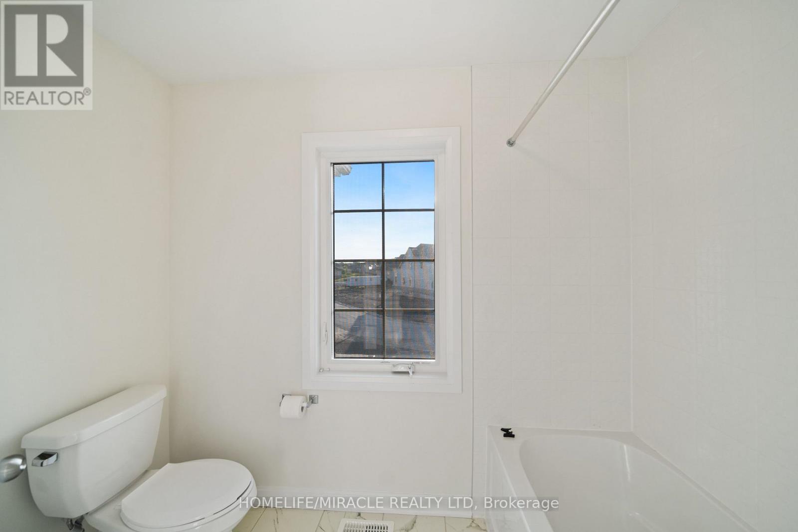 Photo 30 of 54 Oakmont Drive, Loyalist ON