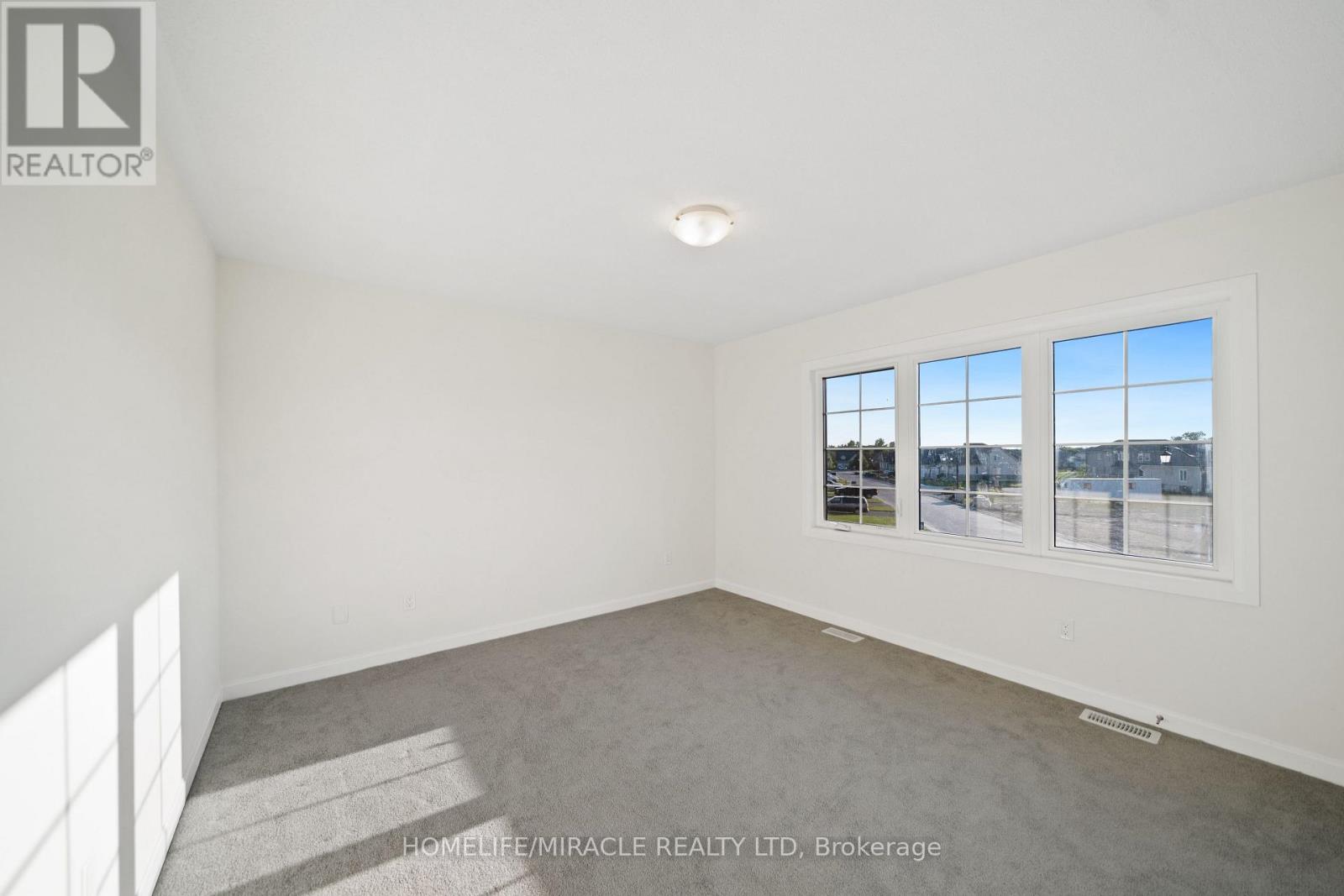 Photo 26 of 54 Oakmont Drive, Loyalist ON