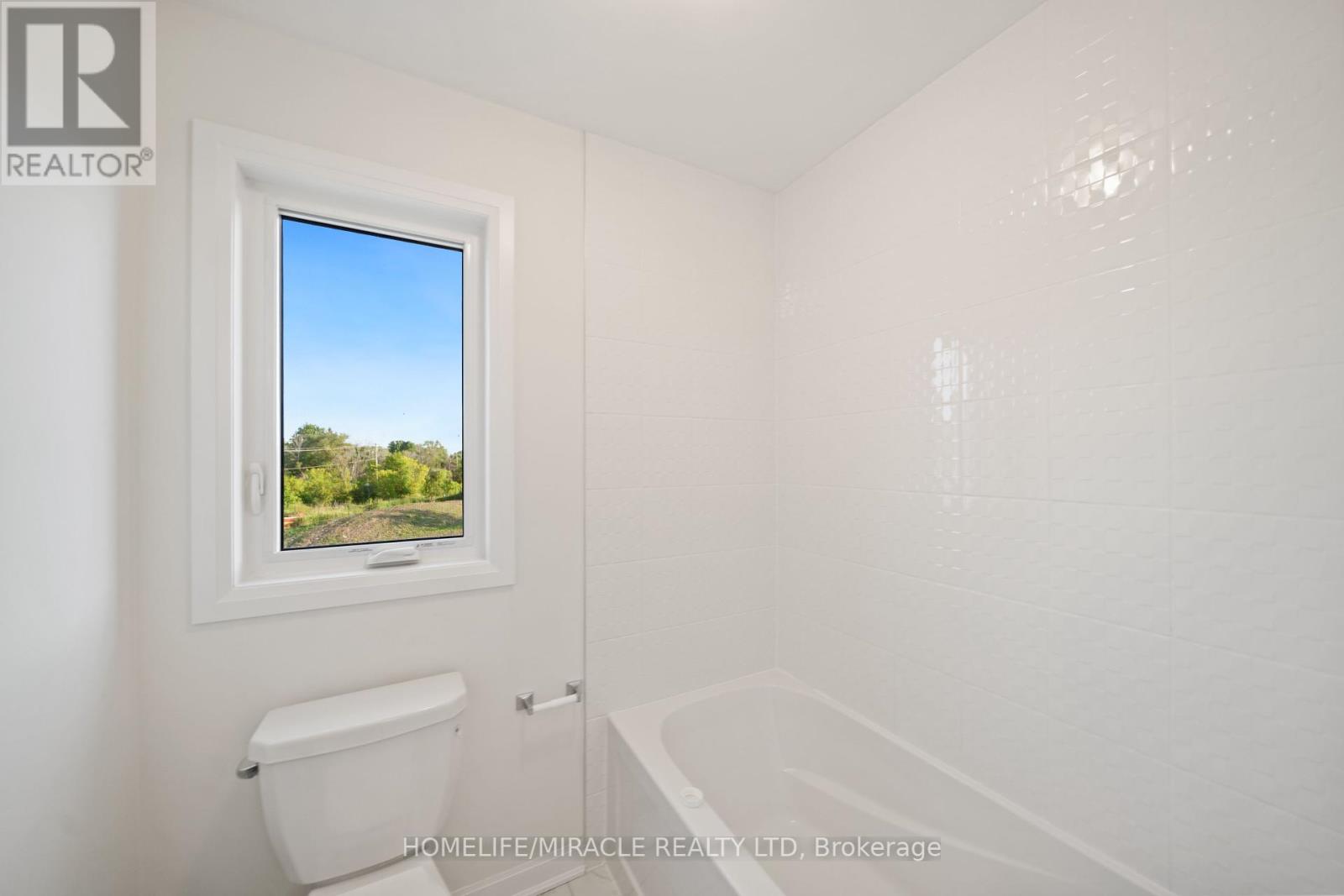 Photo 35 of 54 Oakmont Drive, Loyalist ON