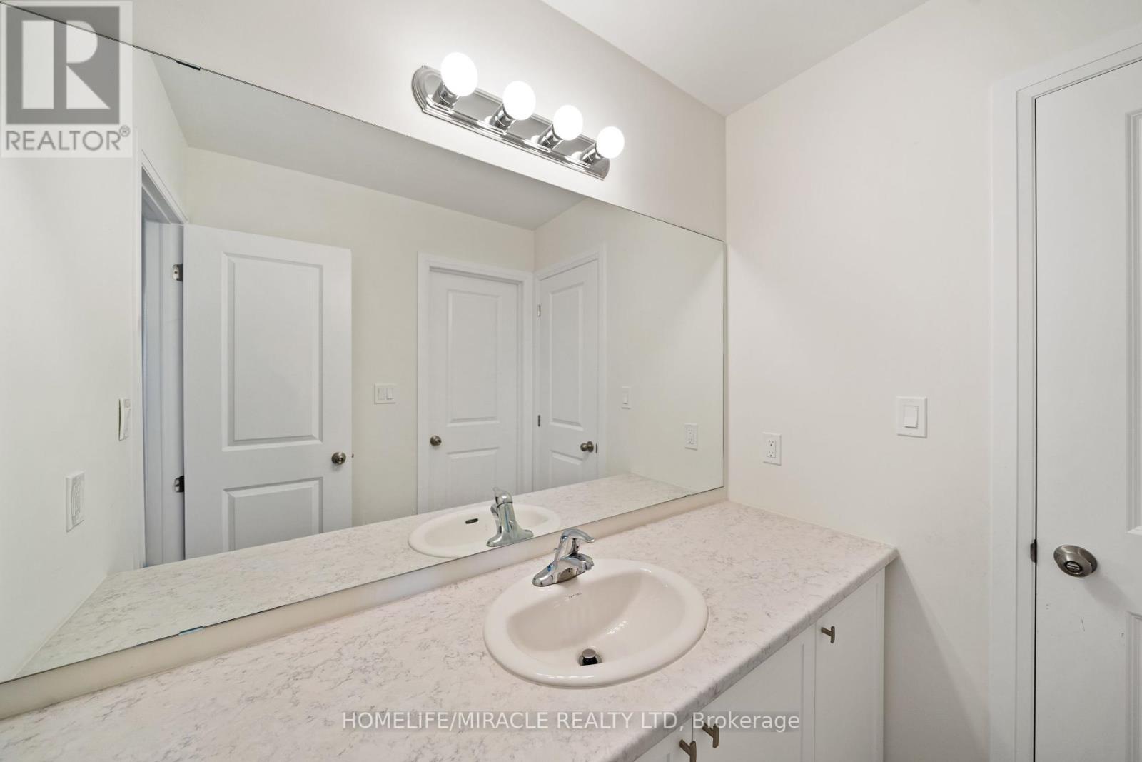 Photo 34 of 54 Oakmont Drive, Loyalist ON