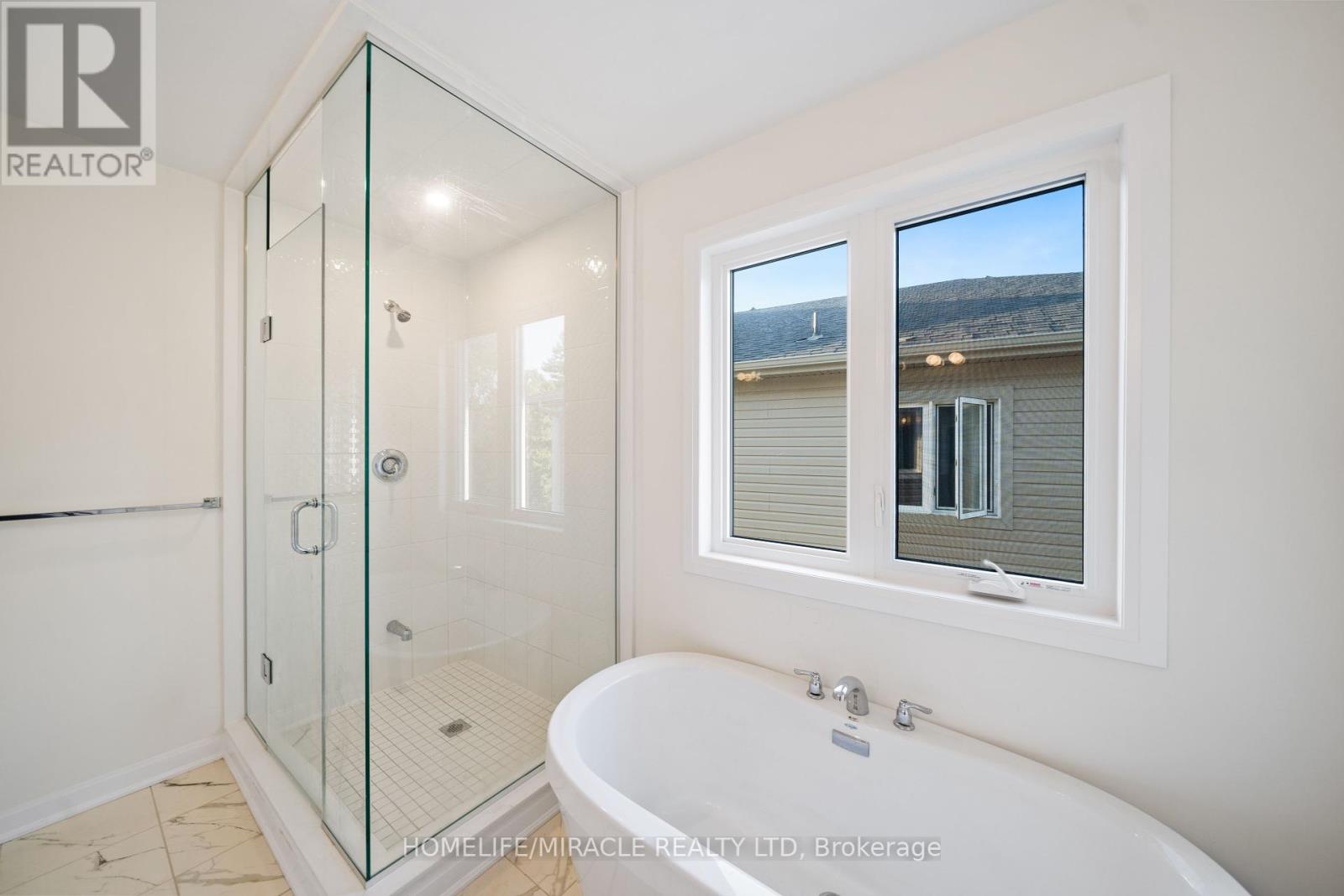 Photo 42 of 54 Oakmont Drive, Loyalist ON