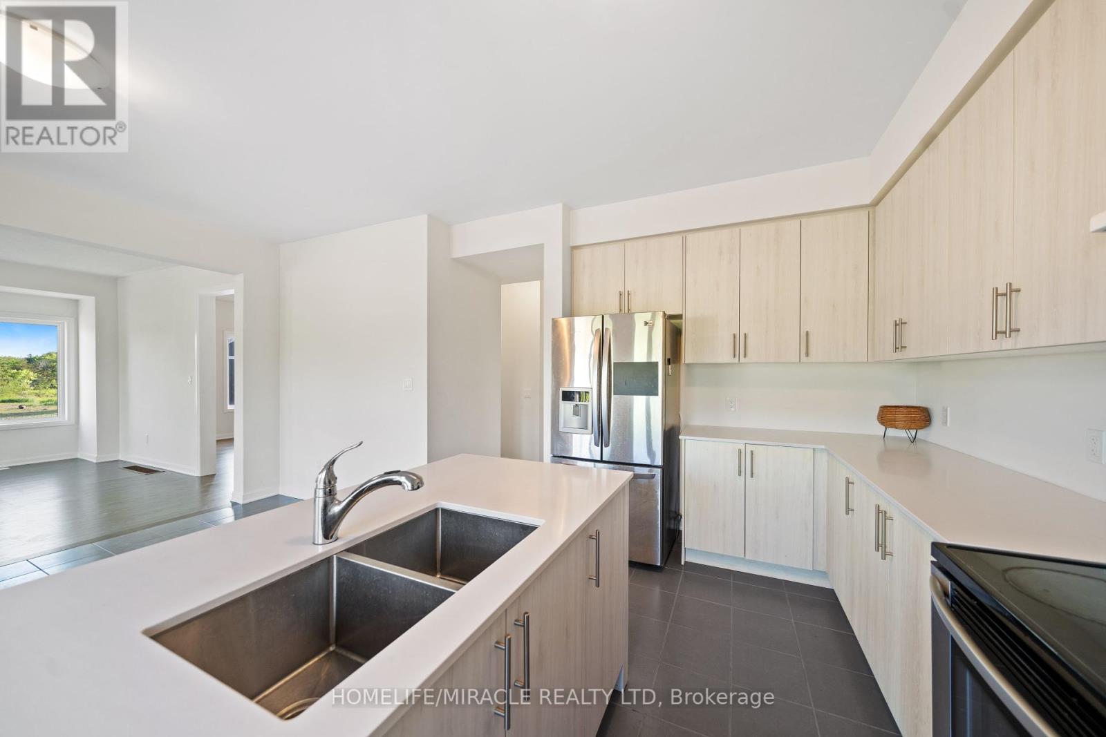 Photo 17 of 54 Oakmont Drive, Loyalist ON