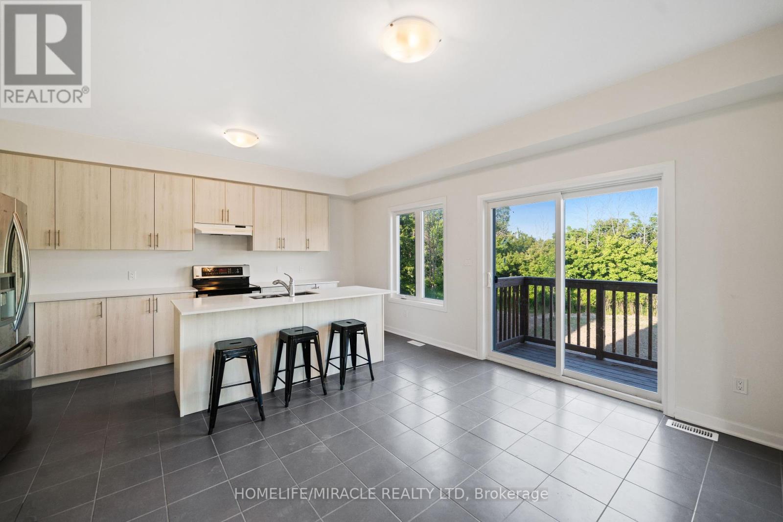 Photo 21 of 54 Oakmont Drive, Loyalist ON