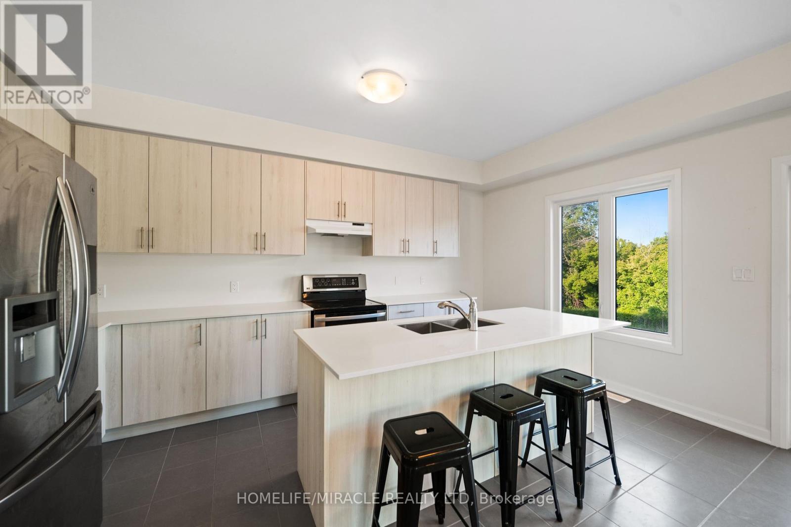 Photo 18 of 54 Oakmont Drive, Loyalist ON