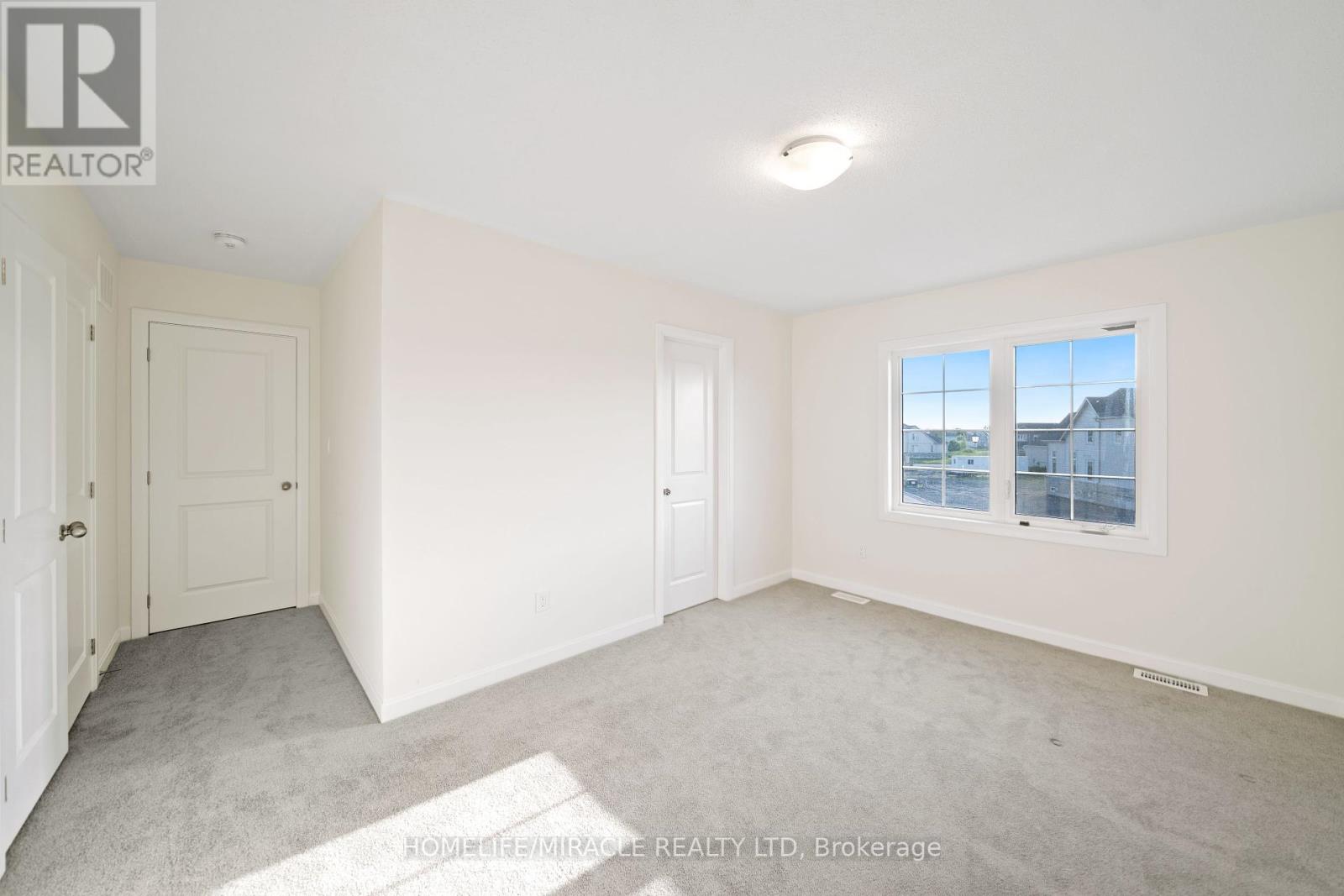 Photo 32 of 54 Oakmont Drive, Loyalist ON