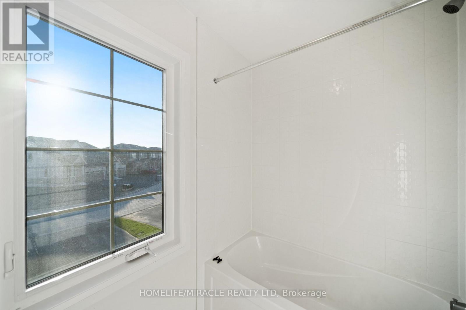 Photo 29 of 54 Oakmont Drive, Loyalist ON
