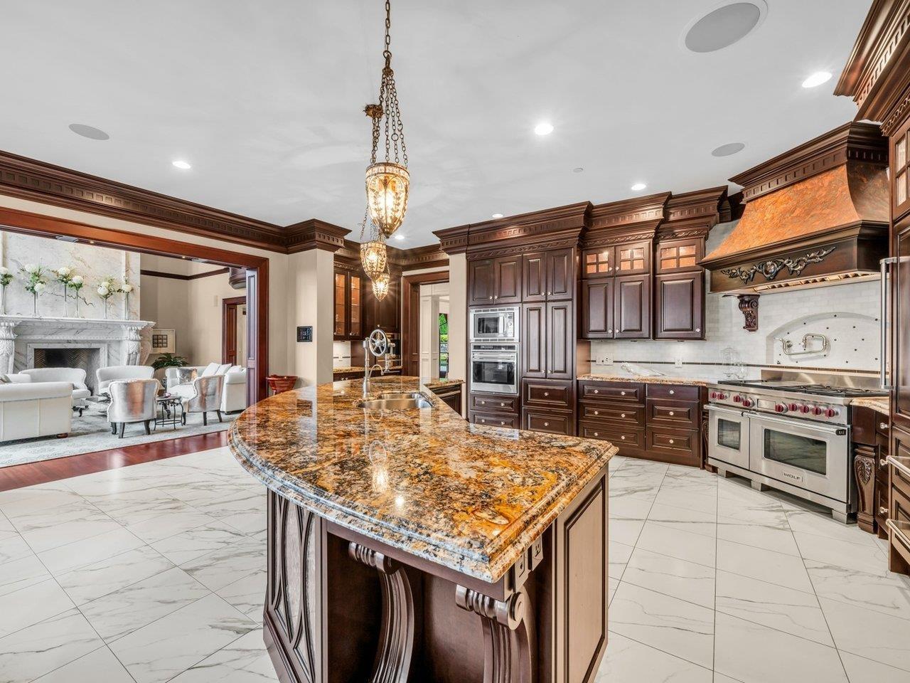 13790 MARINE DRIVE, White Rock