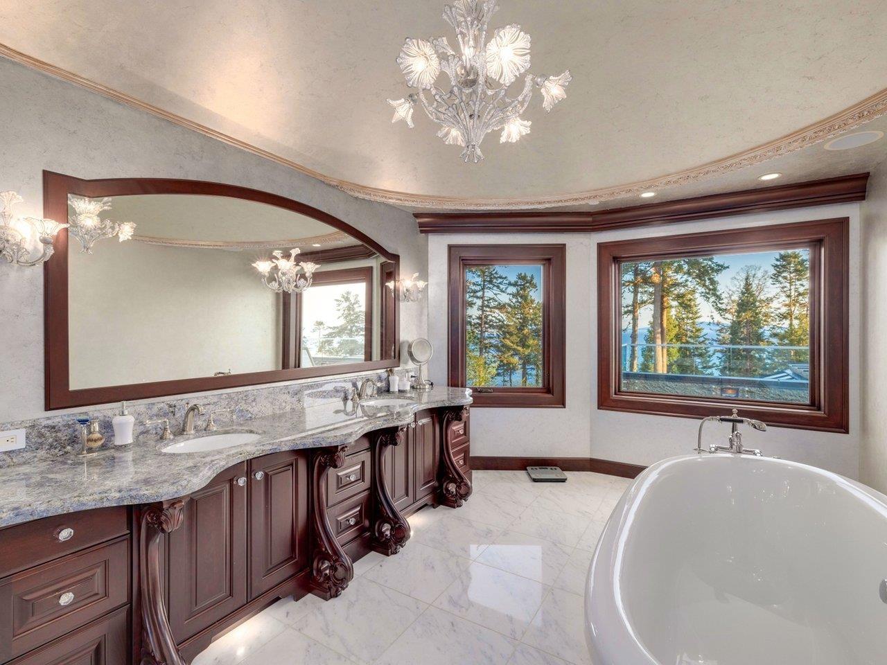 13790 MARINE DRIVE, White Rock