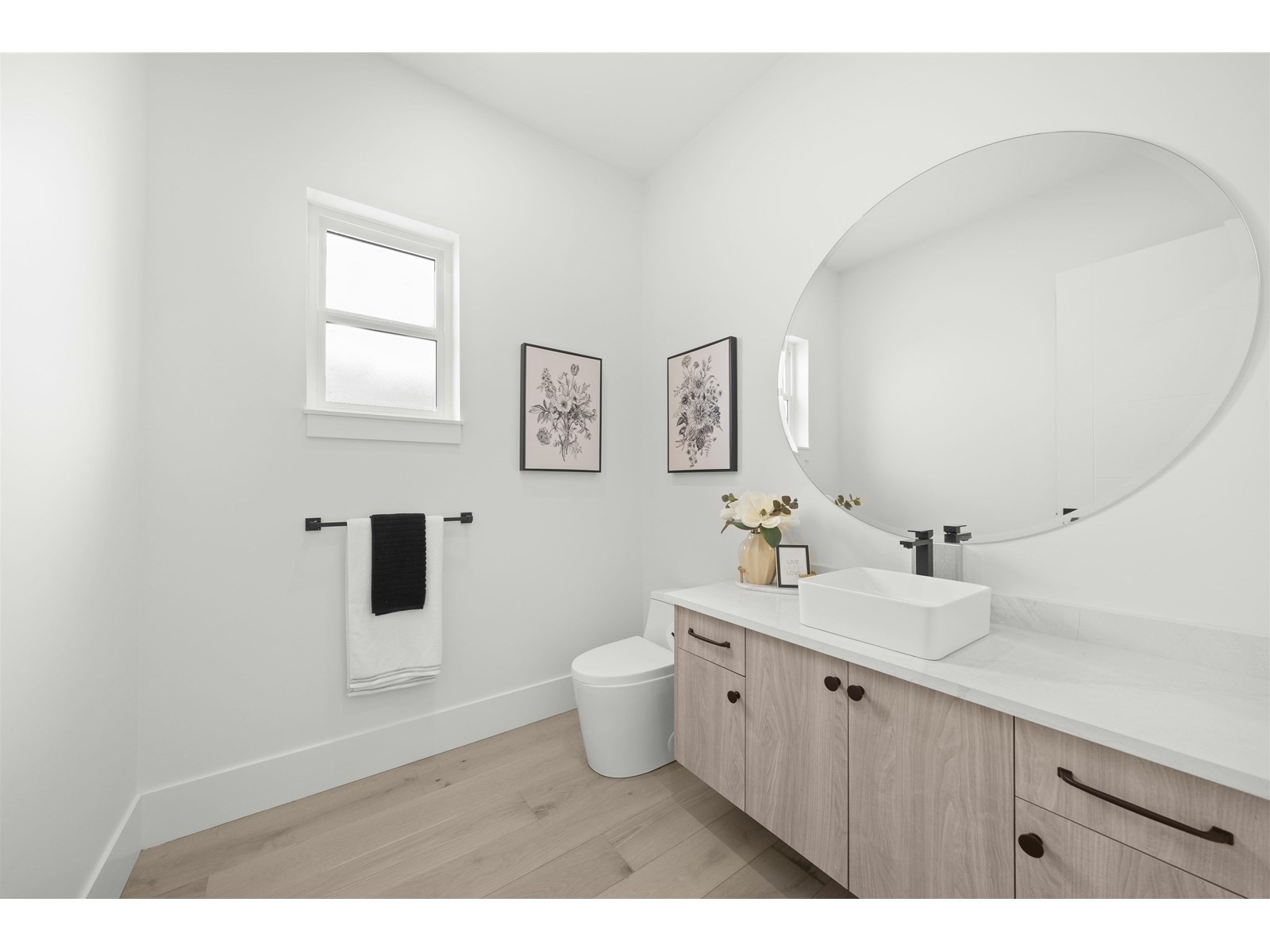 Photo 6 of 7527 205 Street, Langley BC